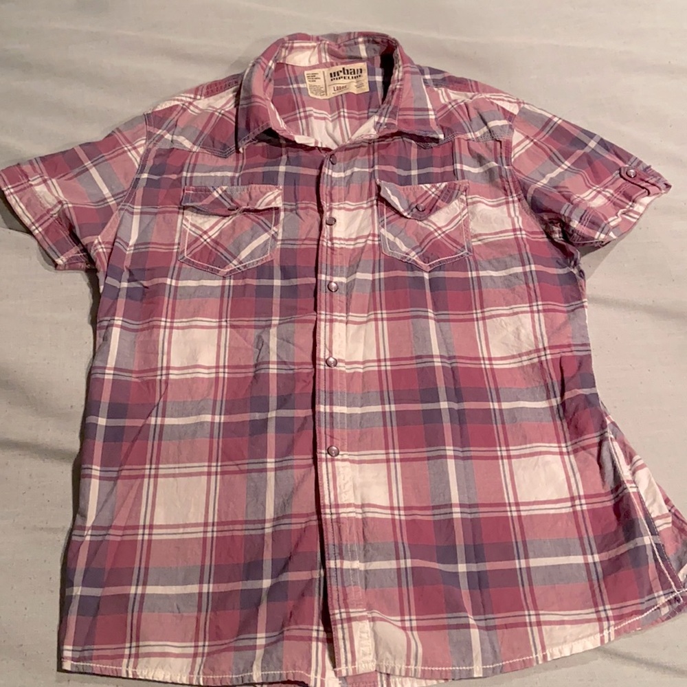 Men’s Large Urban Pipeline Plaid Short Sleeve Button Up!
